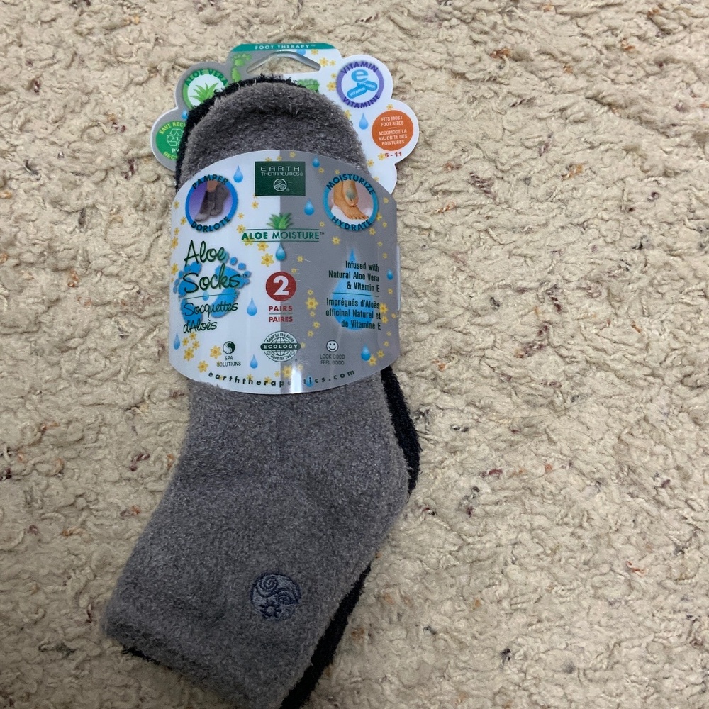 2 Pair Aloe Socks